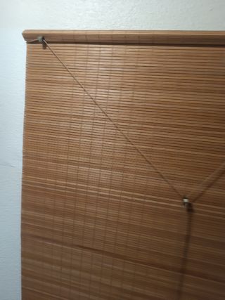 Estor marrón de madera