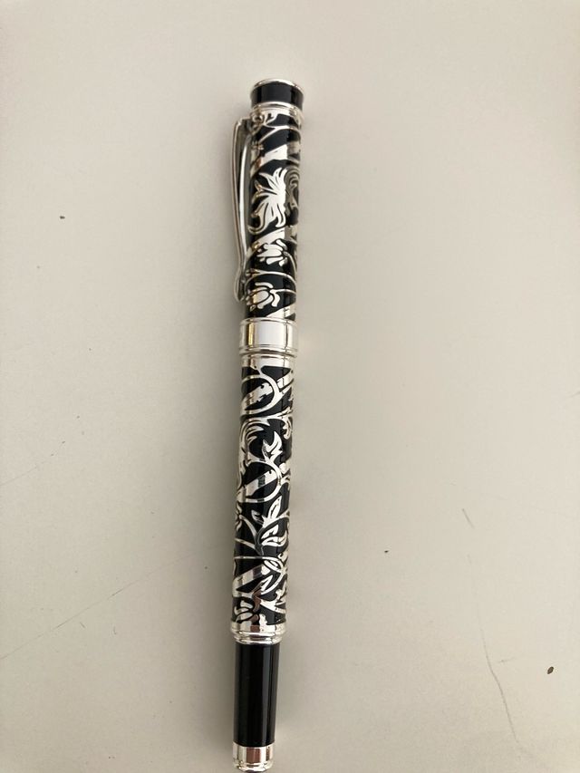 Colección de 18 plumas estolográficas y estuche