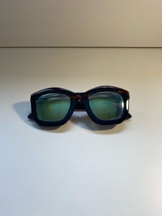 Gafas de sol de pasta marrón y cristales espejo