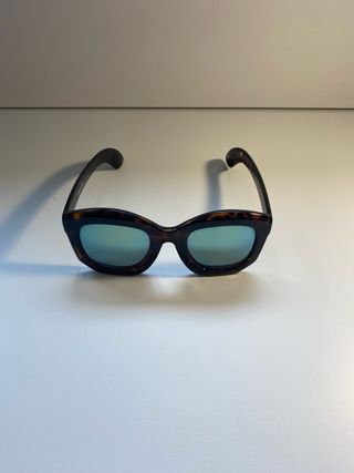 Gafas de sol de pasta marrón y cristales espejo