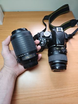 Cámara réflex Nikon D3100 y accesorios.