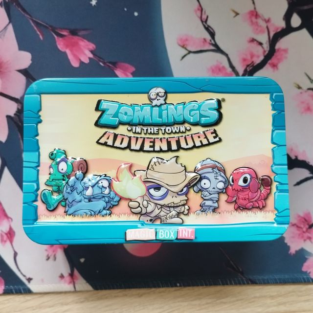 Lote de Zomlings com sua caixa.