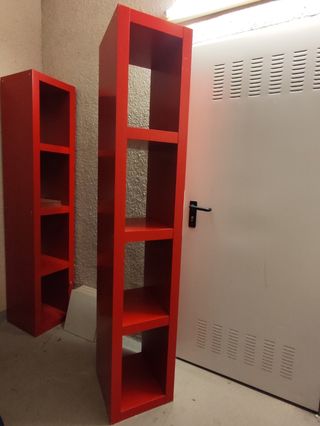 Estanterías con baldas color Rojo