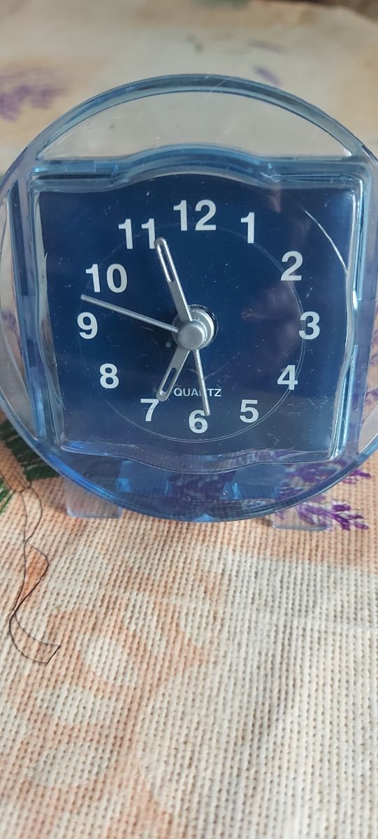 Reloj despertador azul