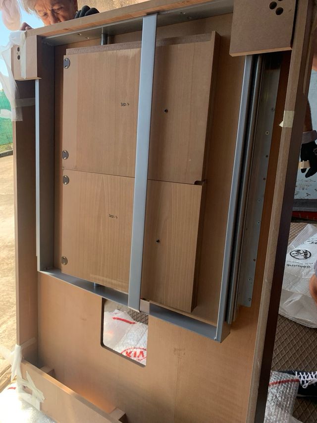 Mesa comedor moderna nogal