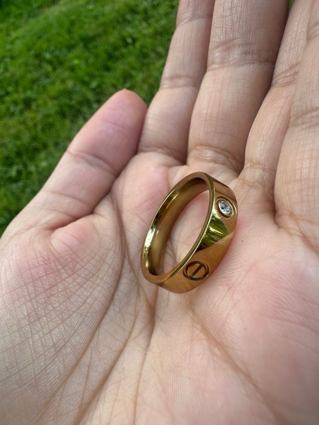 Anillo Cartier Love dorado