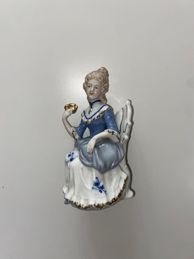 Pareja figuras porcelana estilo victoriano