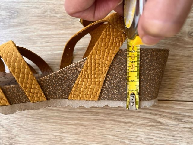 Sandalias cuña Yokono amarillas