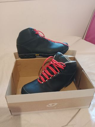 Botas Vibram montaña 43