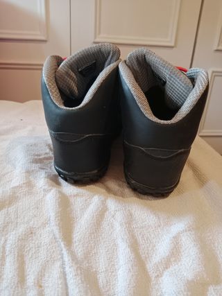 Botas Vibram montaña 43