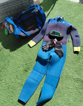 Gafas Oakley Guantes Rooster, bolso HH y neopreno