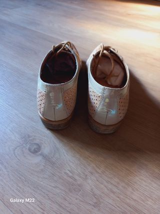 Zapatos Wonders beige y marrón