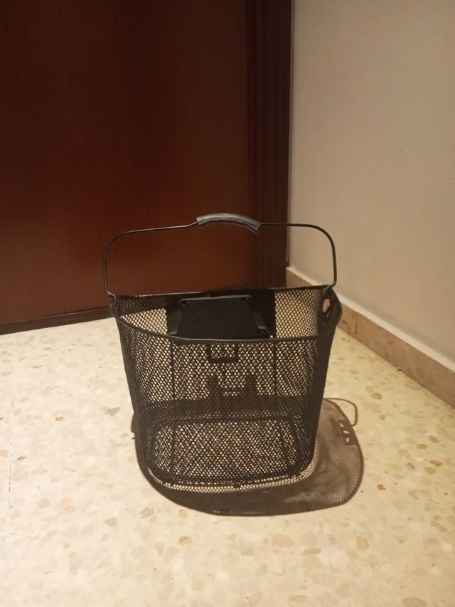 Cesta bici. Negra. Resistente