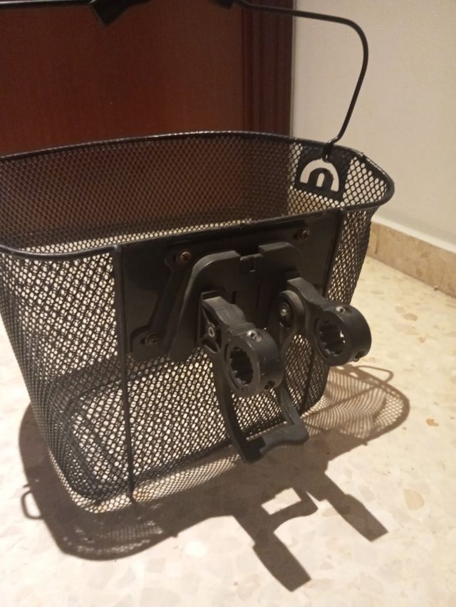 Cesta bici. Negra. Resistente