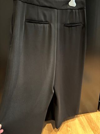 Falda negra de Zara 