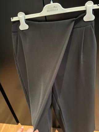 Falda negra de Zara 