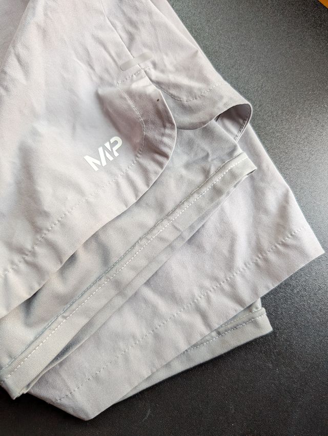 Shorts MyProtein entrenamiento gris