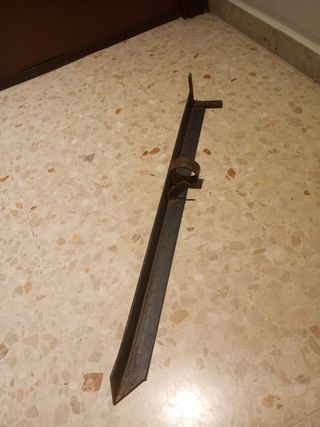 Pincho pesca - Soporte metálico 68 cm
