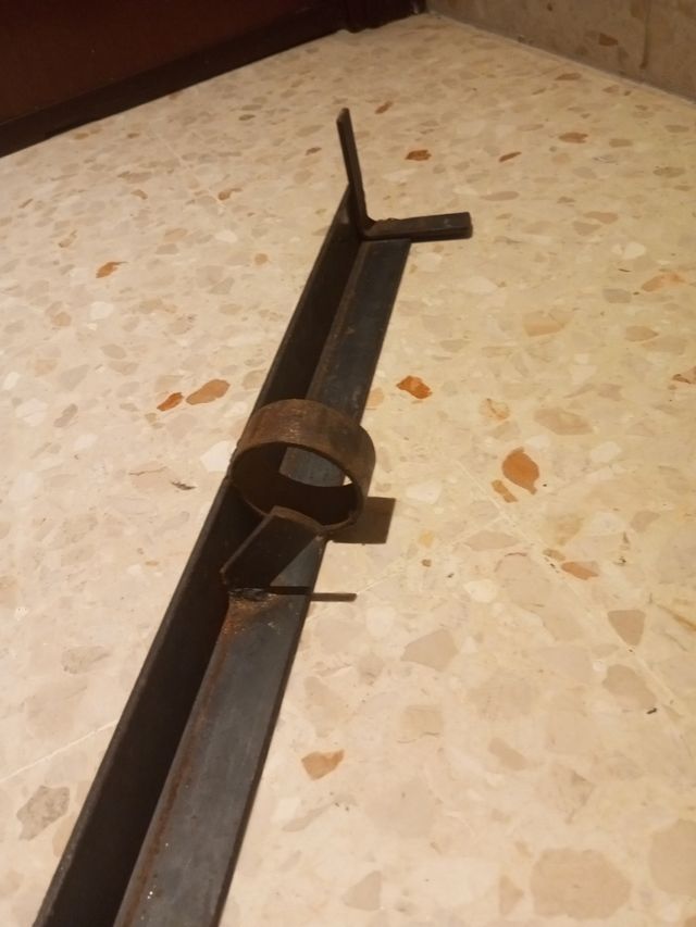 Pincho pesca - Soporte metálico 68 cm