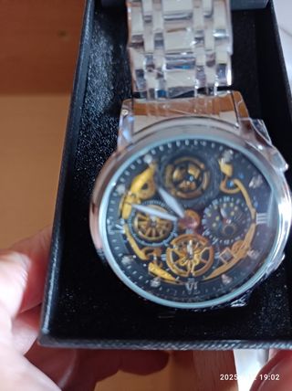 Reloj automático.