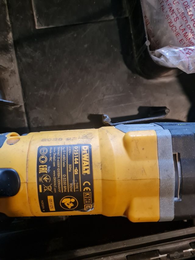 Taladro percutor Dewalt D25144-QS L