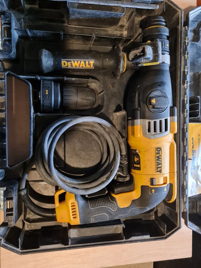 Taladro percutor Dewalt D25144-QS L