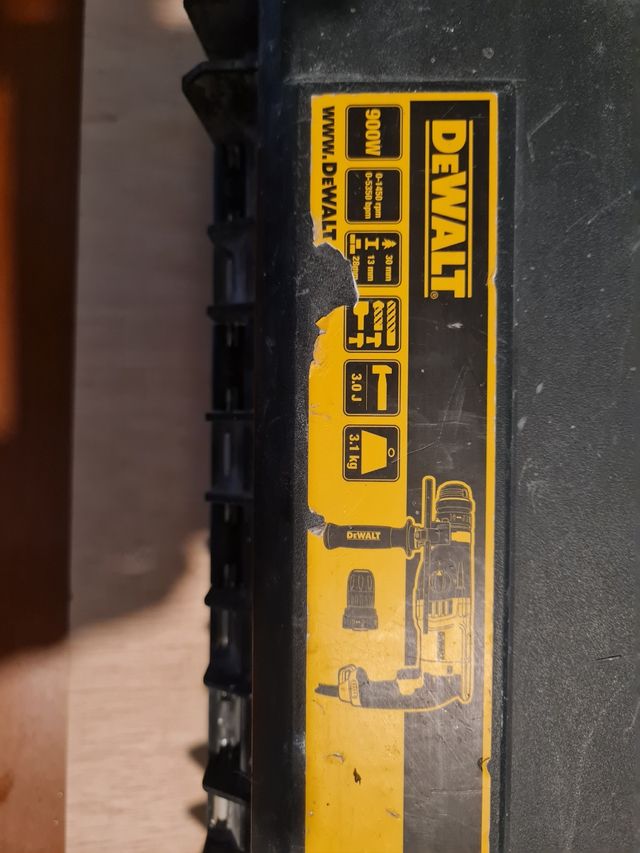Taladro percutor Dewalt D25144-QS L