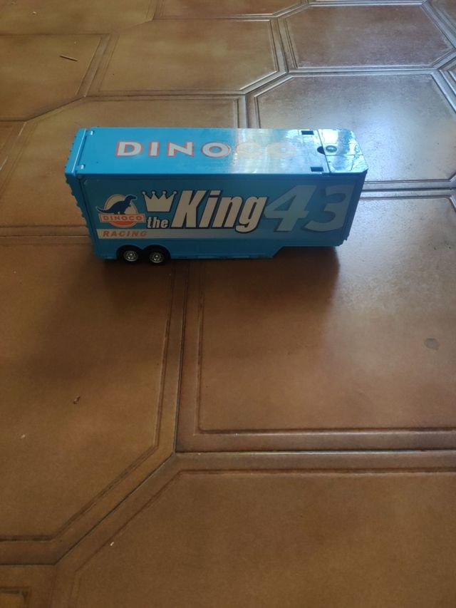 Remolque Dinoco King 43 de Cars.