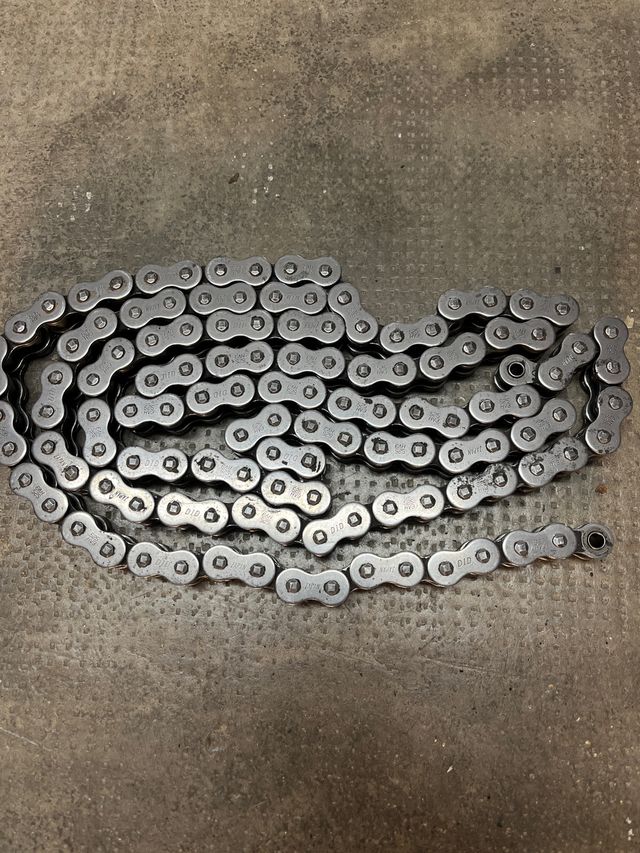 Cadena DID 525 HV3 para Africa Twin