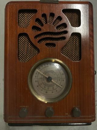 Radio tipo antigua marrón