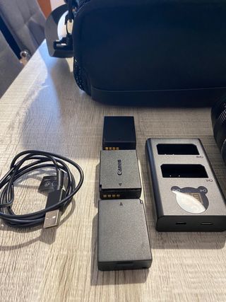 Canon EOS 2000D + 2 objetivos