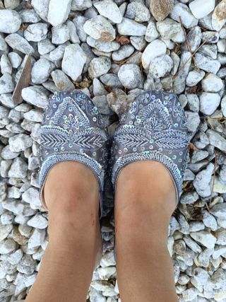 Babucha lentejuelas gris plata