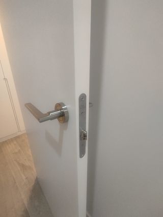 Puerta invisible lacada blanca - Alta calidad