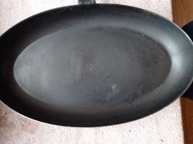 Panela de ferro ovalada antiga