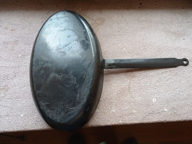 Panela de ferro ovalada antiga