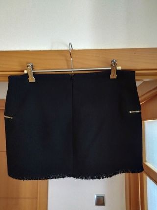 Minifalda negra con cremallera