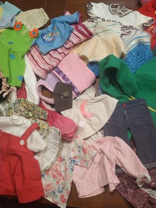 Ropa muñecas vintage (42 piezas).