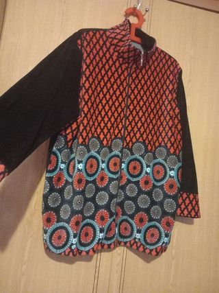 VACIANDO ARMARIOS: 
Chaqueta estilo Desigual. 