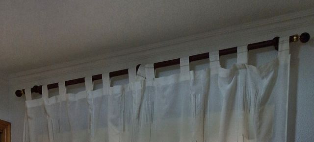 2 Cortinas blanco roto y barra marrón
