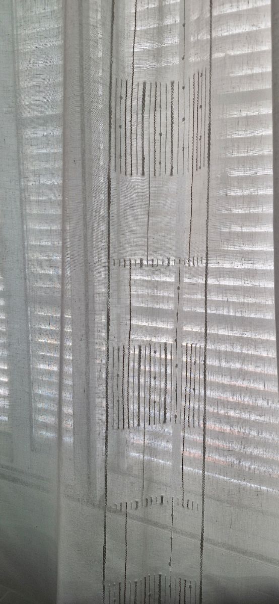 2 Cortinas blanco roto y barra marrón