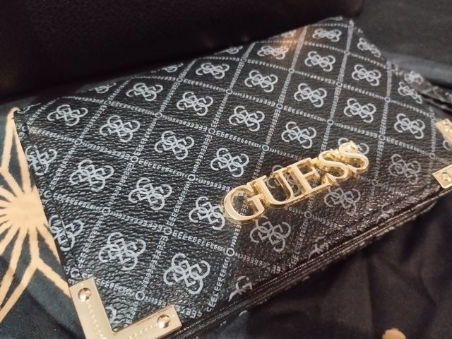 Bolso Guess negro y marrón