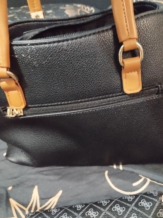Bolso Guess negro y marrón