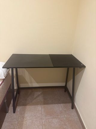 Escritorio negro metal y madera