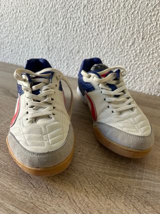 Zapatillas fútbol sala GEMS, blancas y azules