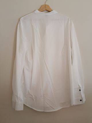 Blusa blanca de manga larga