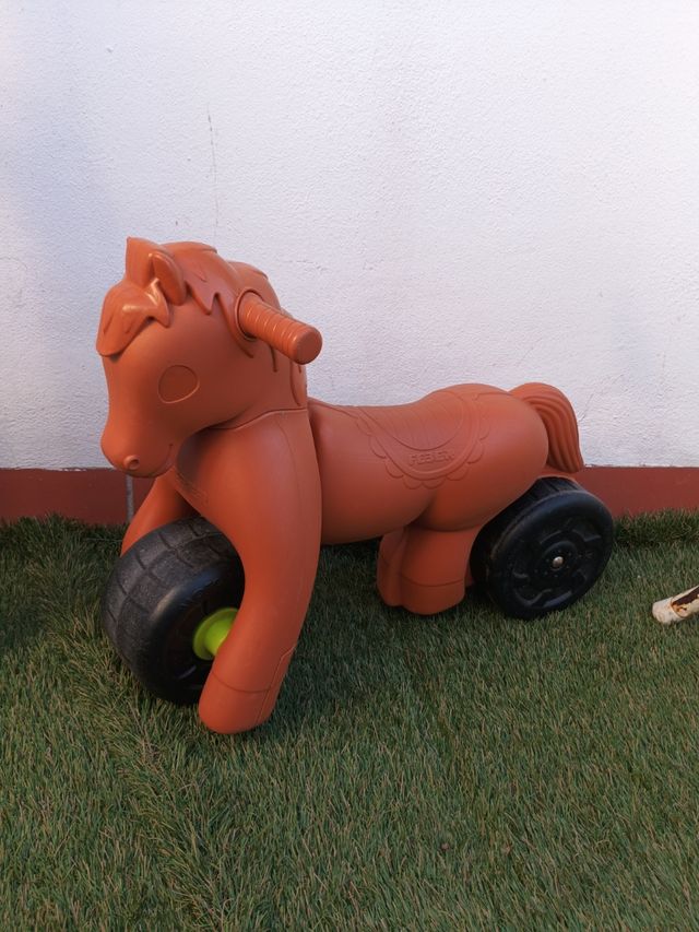 Correpasillos Caballo Feeber marrón