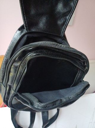 Mini mochila negra con tachuelas