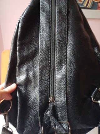 Mini mochila negra con tachuelas