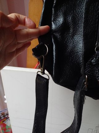 Mini mochila negra con tachuelas