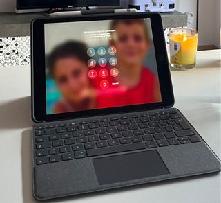iPad 9ª generación + teclado Logitech